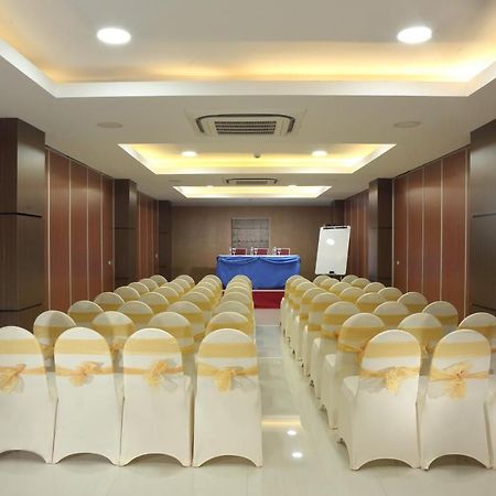 Horison Express Sentani Hotel Jayapura Exterior foto