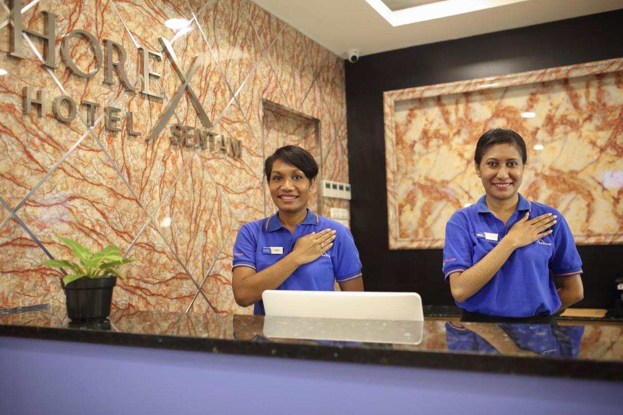Horison Express Sentani Hotel Jayapura Exterior foto