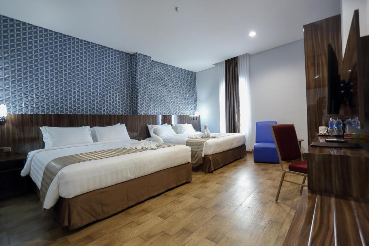 Horison Express Sentani Hotel Jayapura Exterior foto