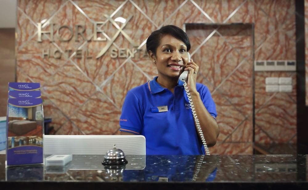 Horison Express Sentani Hotel Jayapura Exterior foto